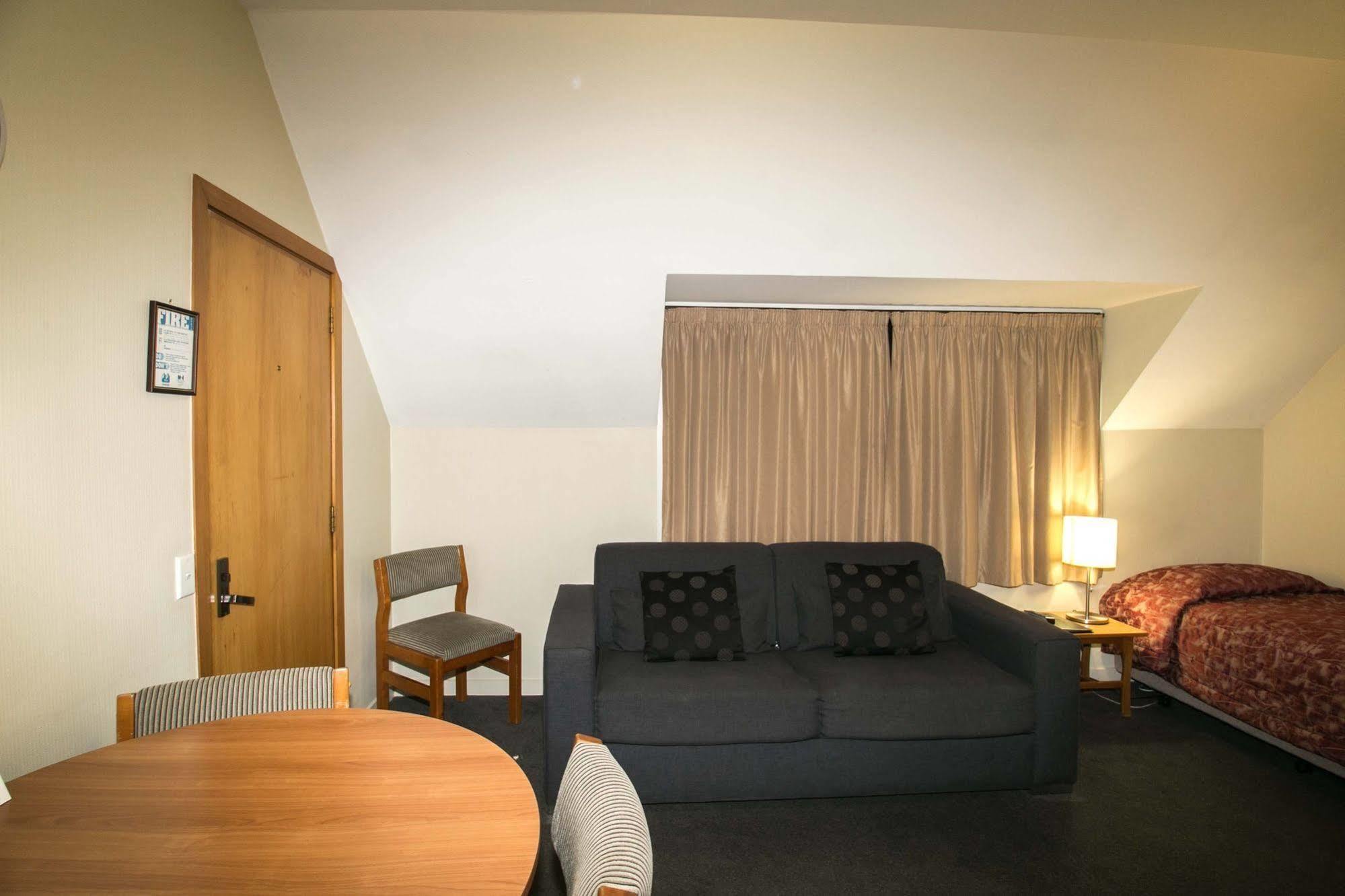 Allan Court Motel Dunedin Exterior photo