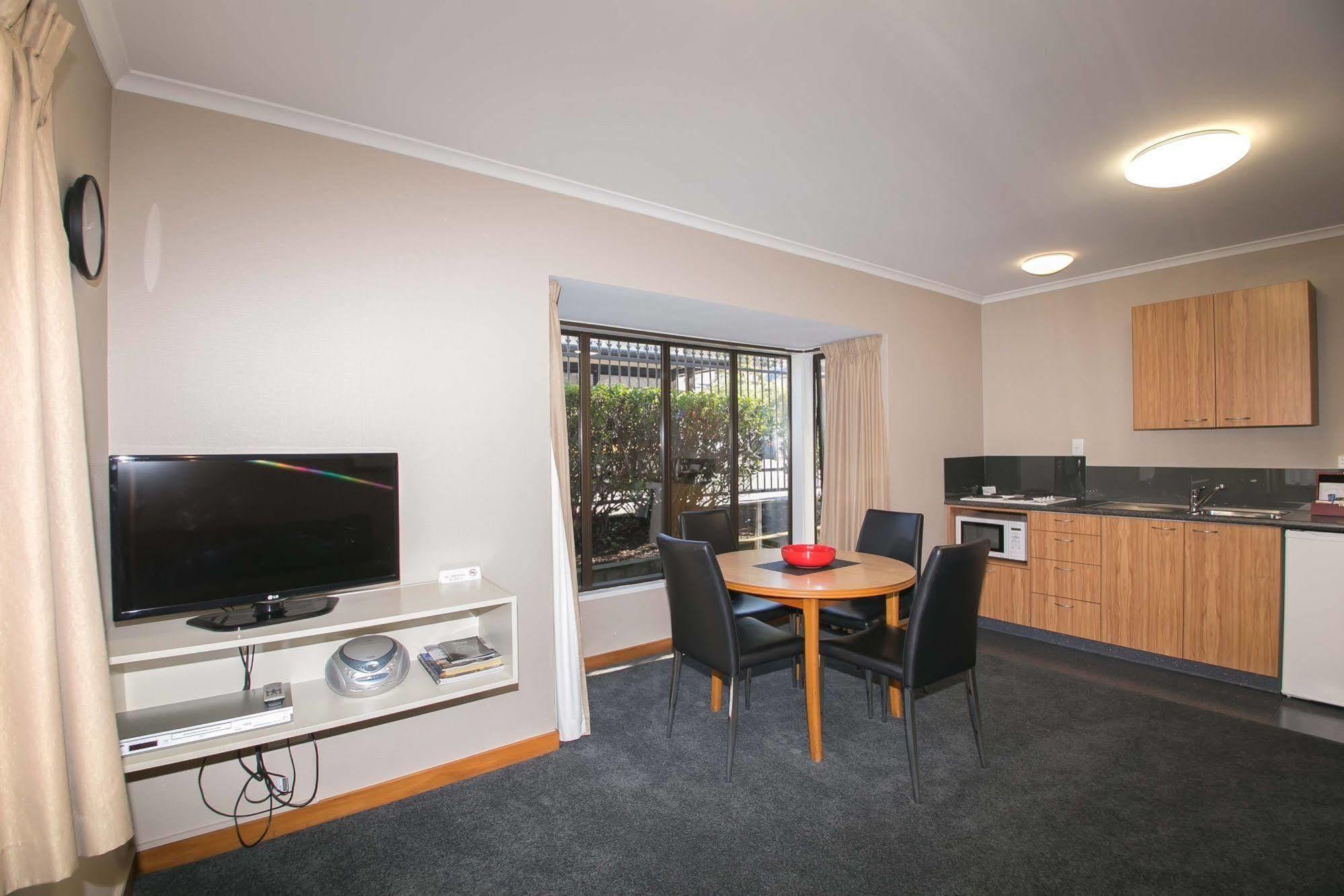 Allan Court Motel Dunedin Exterior photo